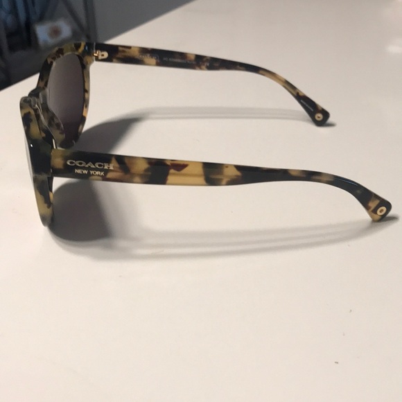 Coach Tortoise Sunglasses w/ case - Picture 2 of 3